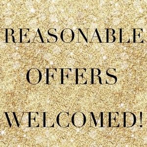 💸MAKE ME AN OFFER. OFFERS APPLY TO BUNDLES TOO💸